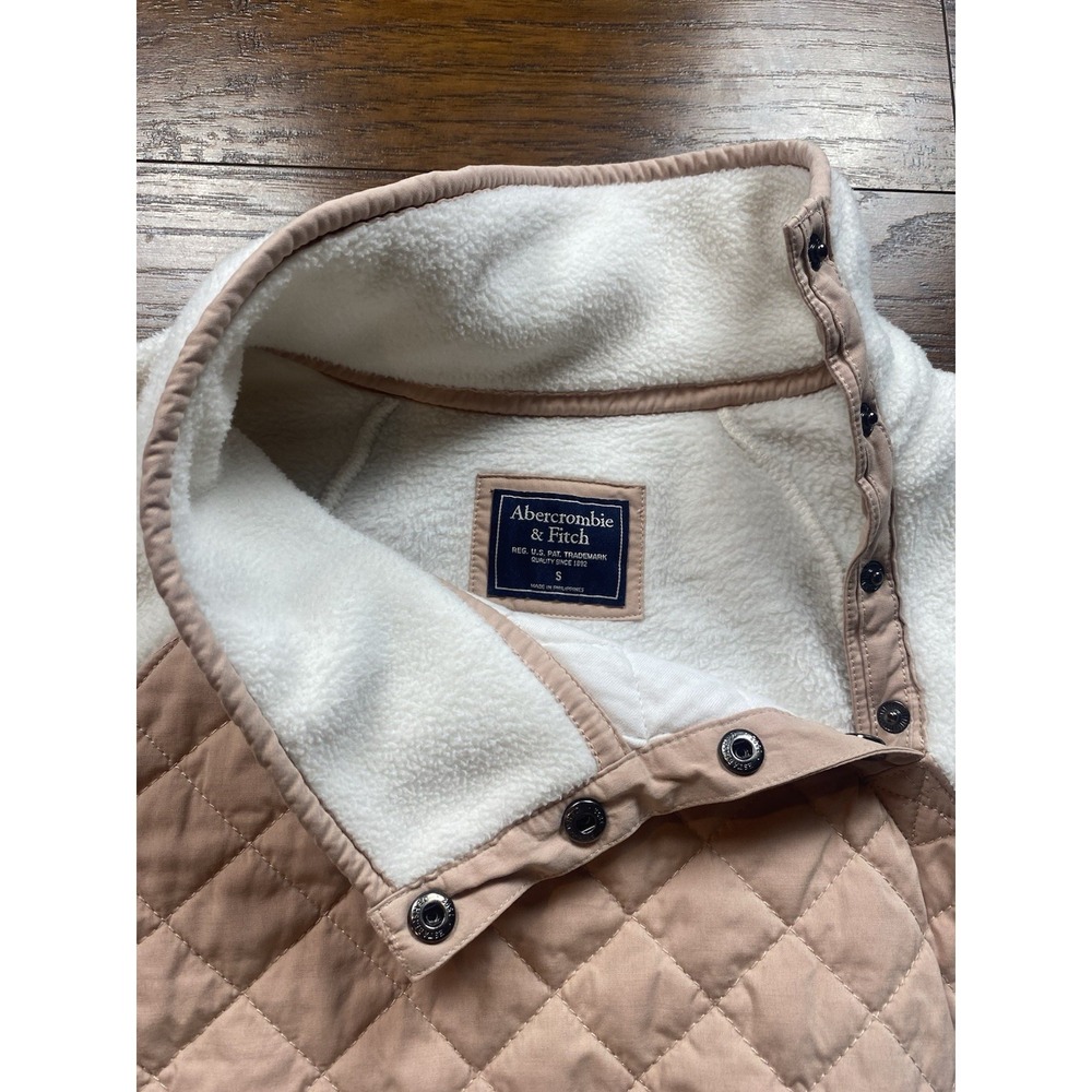 Abercrombie & Fitch Asymmetrical Snap‎ Quilted Fleece Pullover Cream Tan Small - Picture 2 of 10